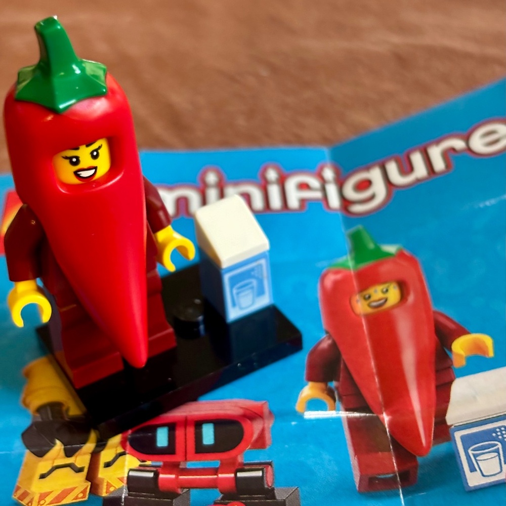 "Chili Costume Fan" LEGO Series 22 with Stand, Accessories & Pamphlet col22-2